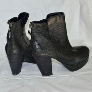 Steve Madden rear-zip boots